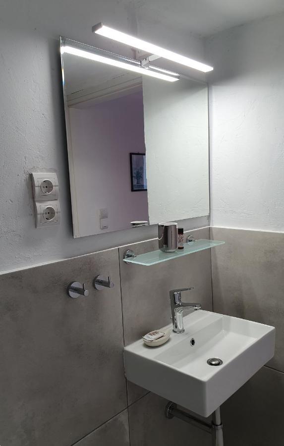 Babis & Popi Rooms And Studios 弗朗哥卡斯特隆 外观 照片