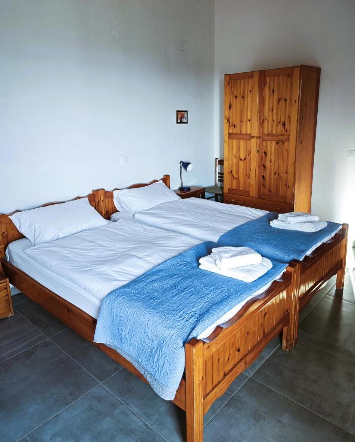 Babis & Popi Rooms And Studios 弗朗哥卡斯特隆 外观 照片
