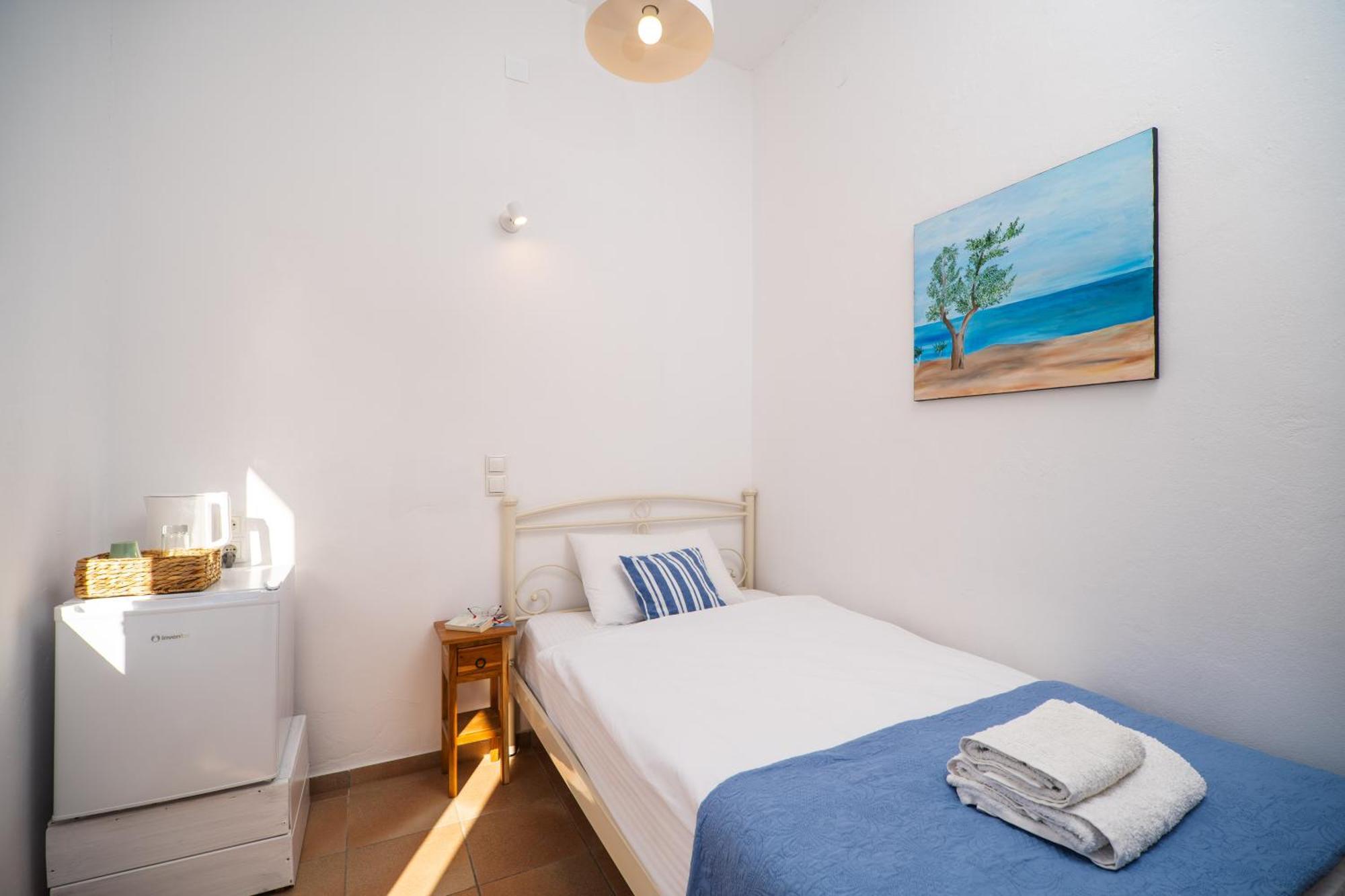 Babis & Popi Rooms And Studios 弗朗哥卡斯特隆 外观 照片